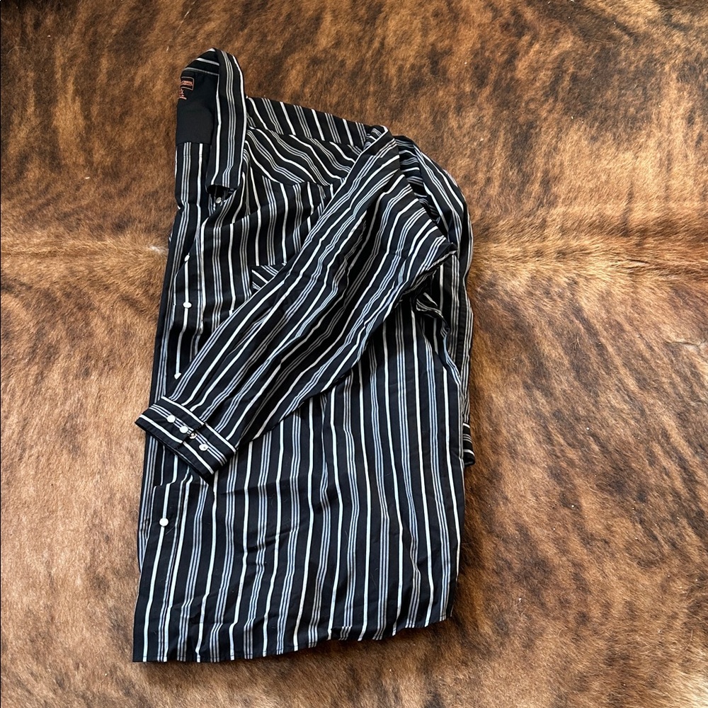 Elegant Striped Men's Button Down Shirt